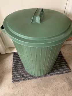 Large Rubbermaid can