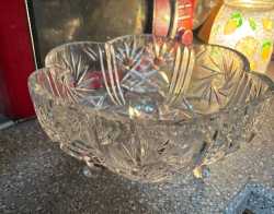 Footed crystal bowl 