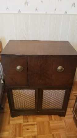 Antique Phonograph Radio