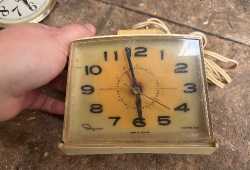 Lot of 3 mini clocks 