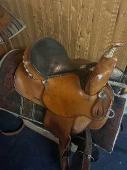 Barrel saddle