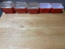 Small Pyrex dishes 