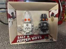 Robot salt and pepper