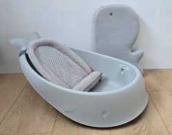 Bathtub and kneeling pad