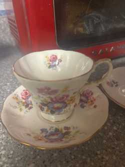 Cup and saucer sets