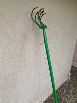 Strong hand cultivator