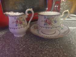 Saucer , cup , creamerset