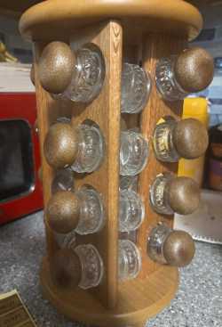 Rotating wooden spicerack